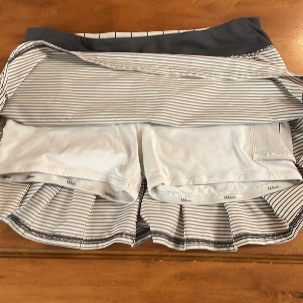 LULULEMON Ruffled Back Skort Size 10 - Picture 9 of 10